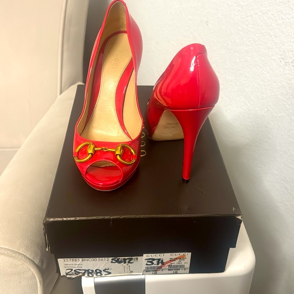 Gucci 37.5 Vernice Crystal Shocking Pink.